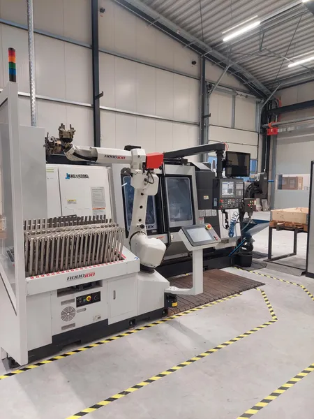 Okuma LU3000 mit Robojob