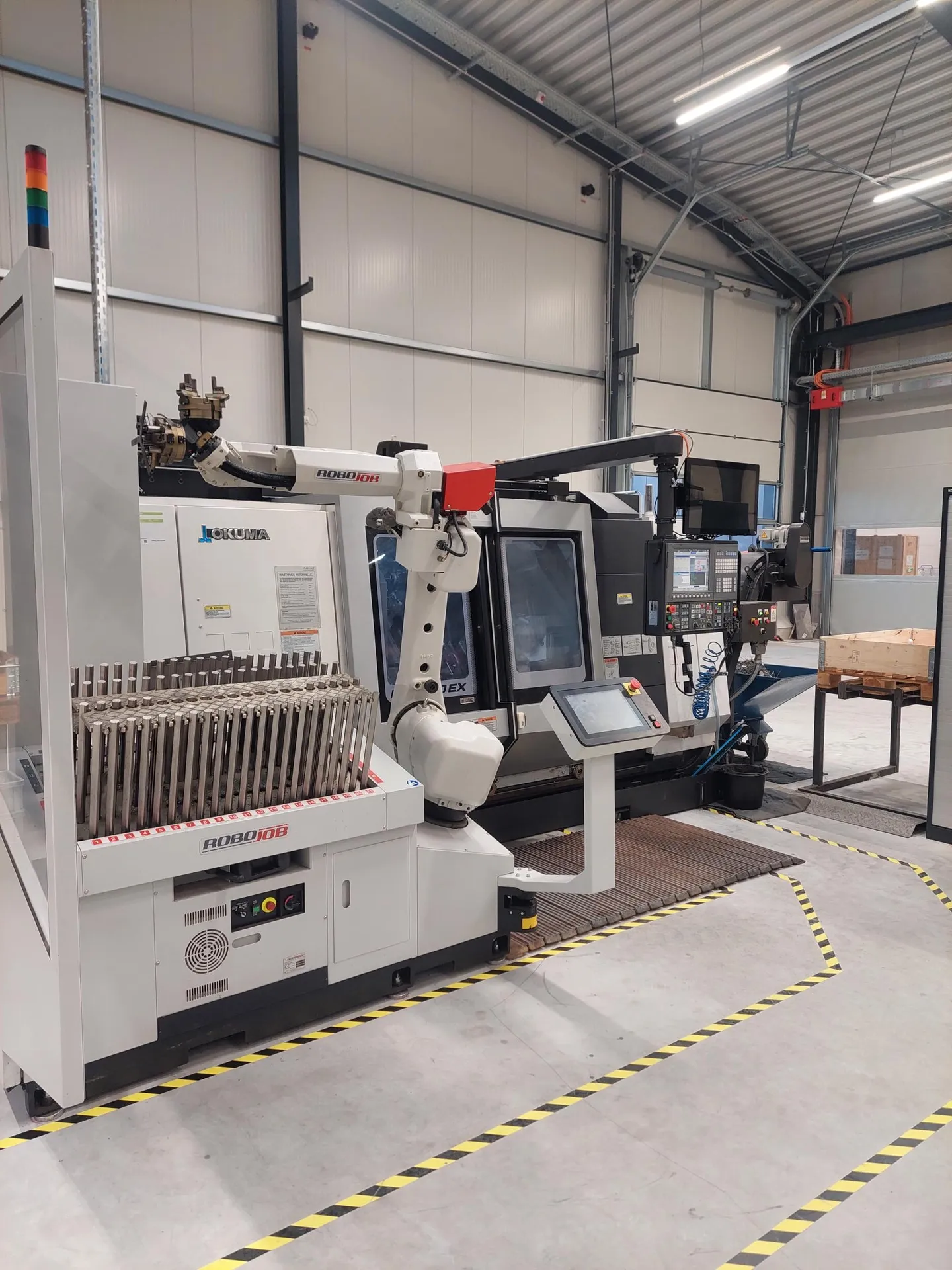 Okuma LU3000 mit Robojob