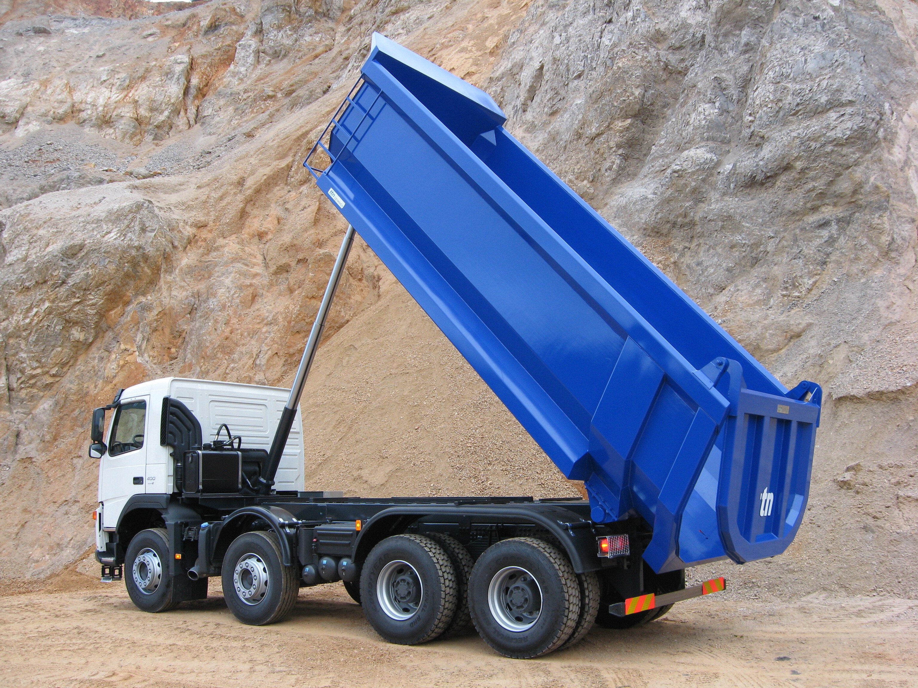 Rear tipper