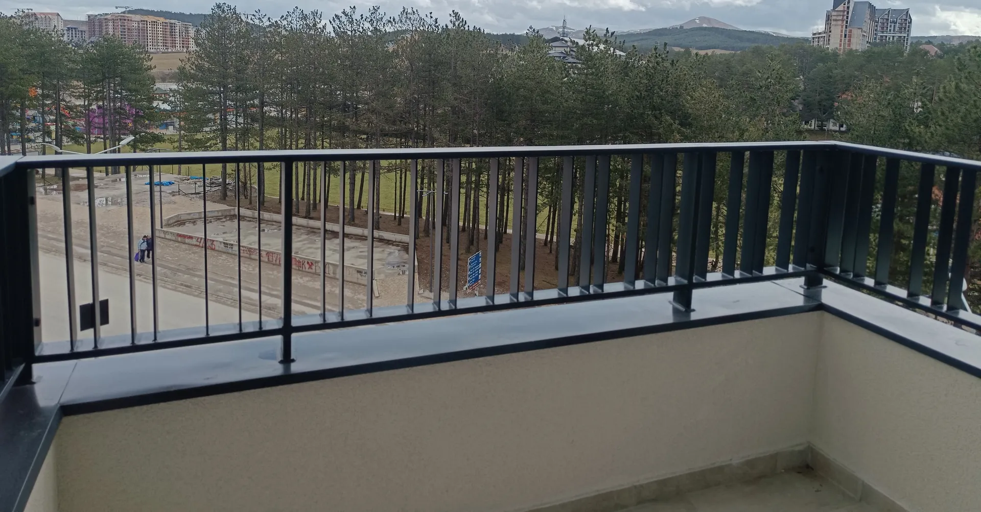 Fences for terraces and balconies for residential buildings made of steel box profiles and sparring