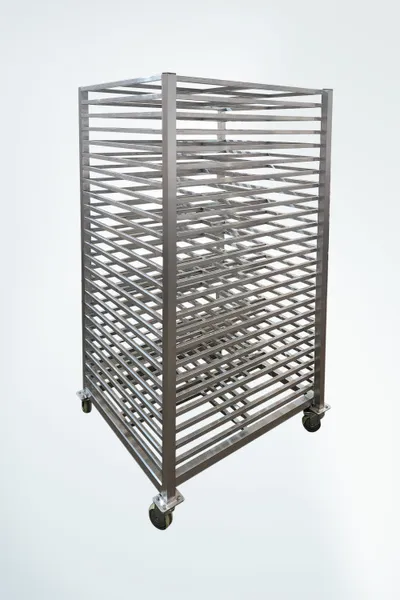 Shelves on wheels made of aluminum profiles.