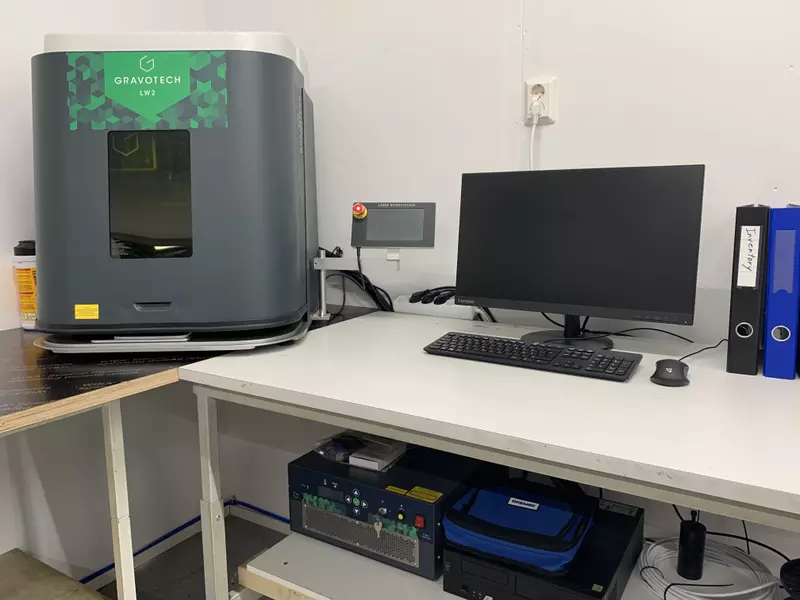 11._laser_marking_station_gravotech_lw2_touch_fiber.webp