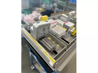 Bestückte Montageplatten