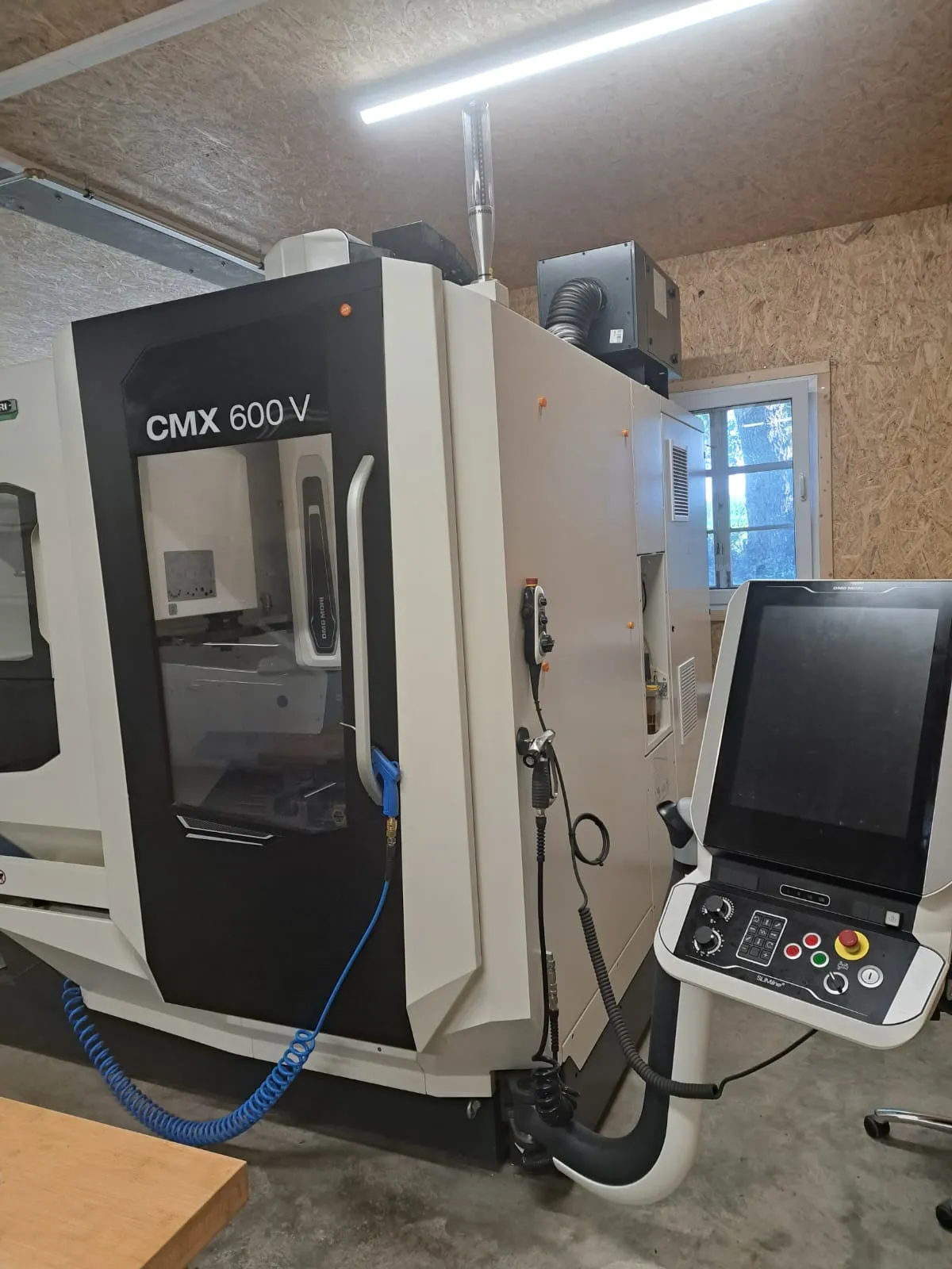 DMG CMX 600 V