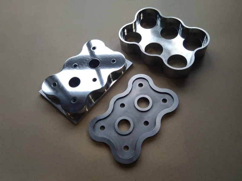 Punching die