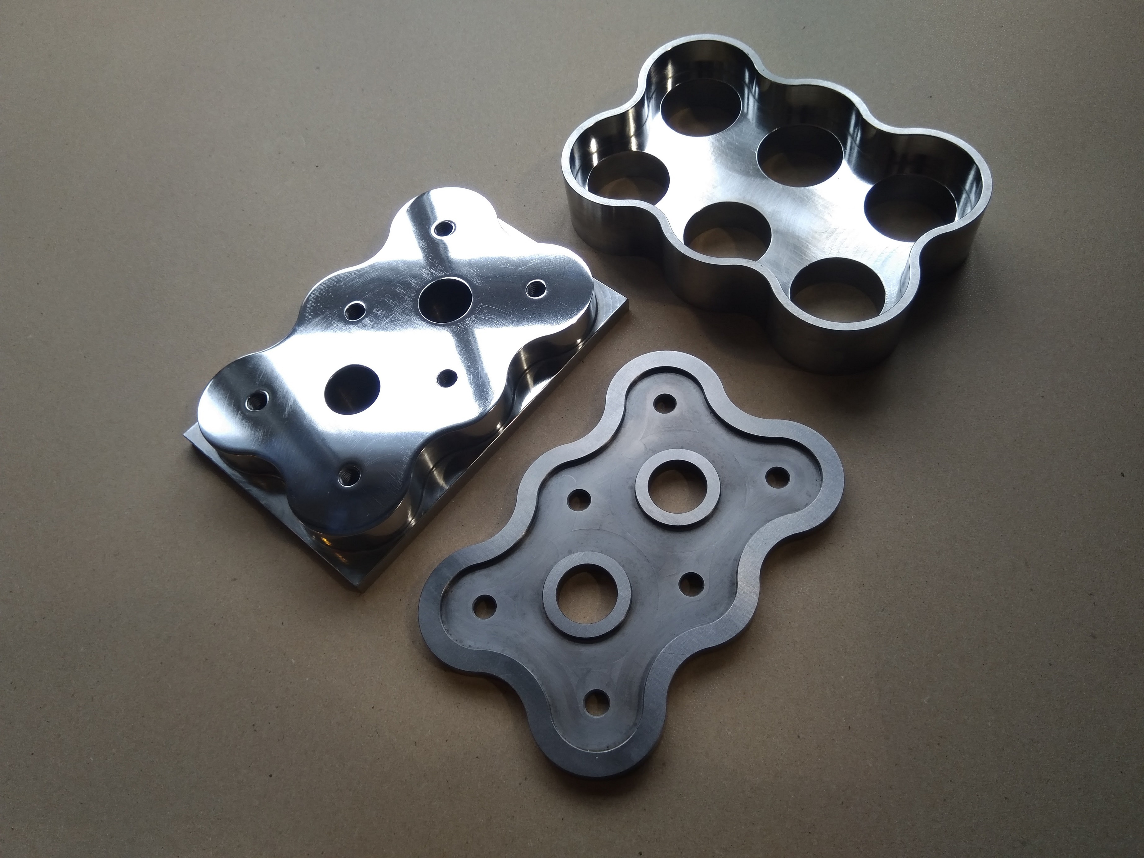 Punching die