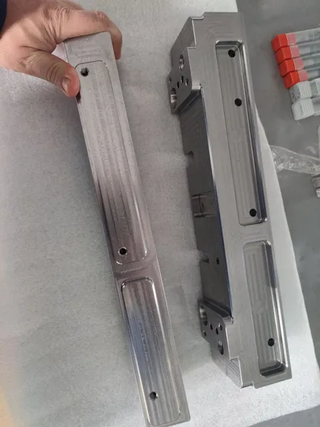 Plastic injection tool