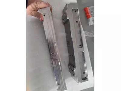 Plastic injection tool