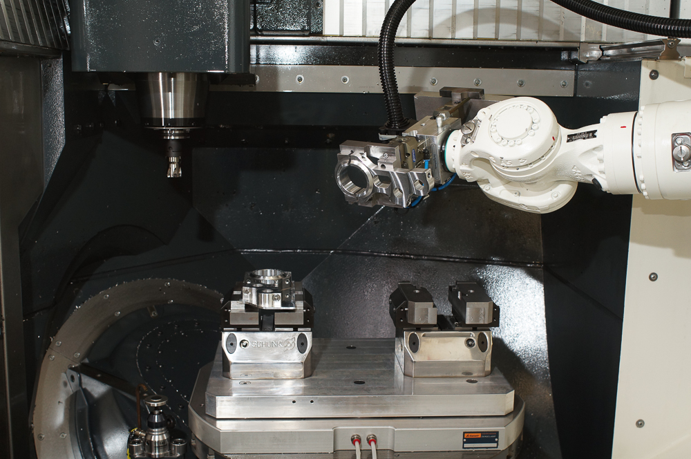 KUKA WH10 Roboter an DMU 60 eVo