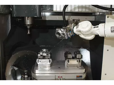 KUKA WH10 Roboter an DMU 60 eVo