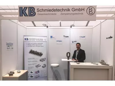 Thomas Henneke (GF) am Messestand