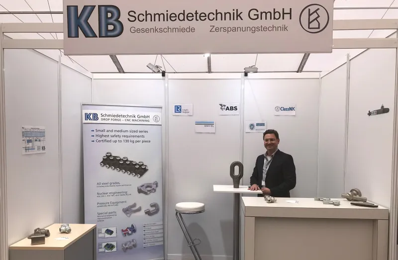 Thomas Henneke (GF) am Messestand
