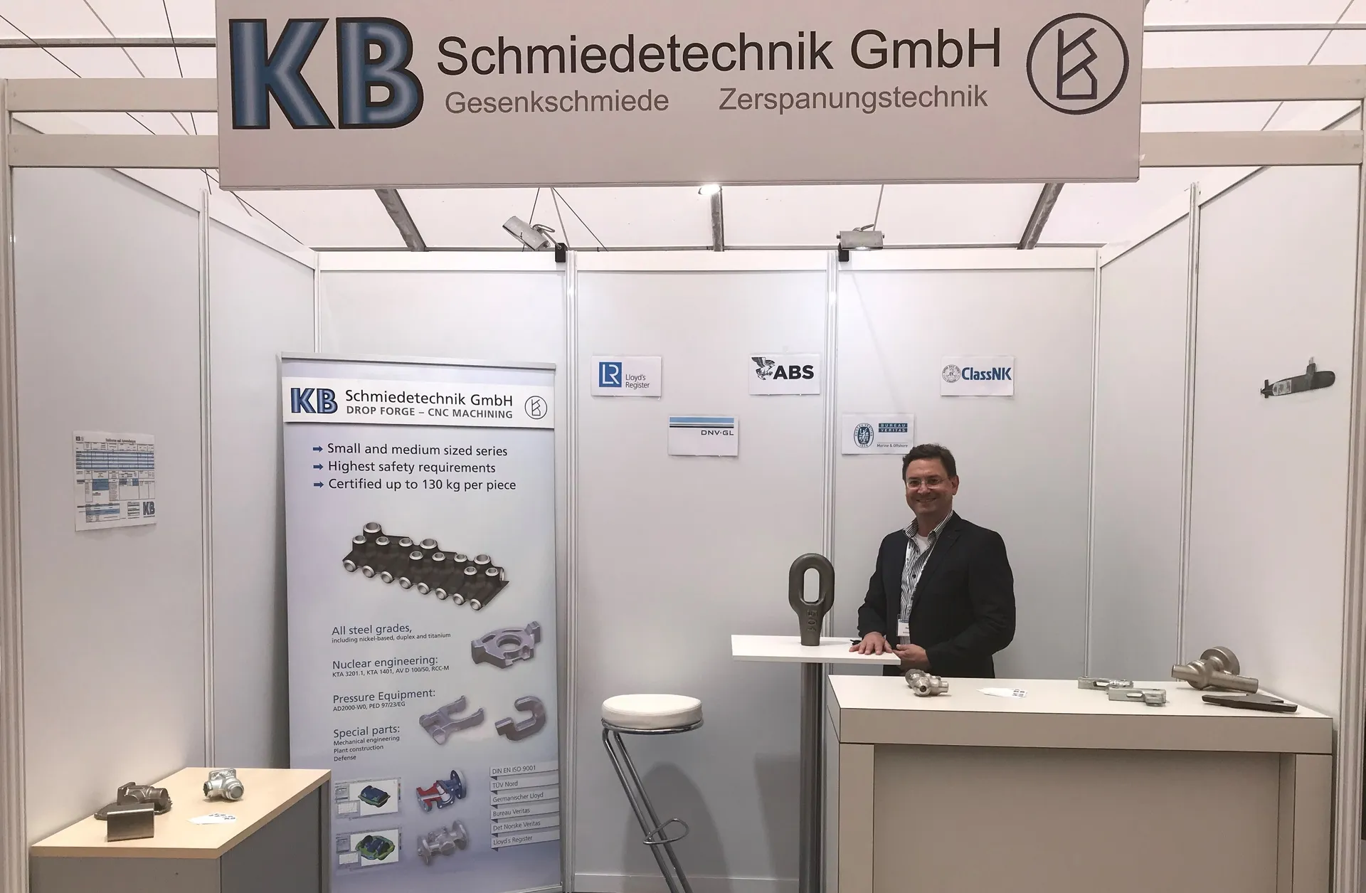 Thomas Henneke (GF) am Messestand
