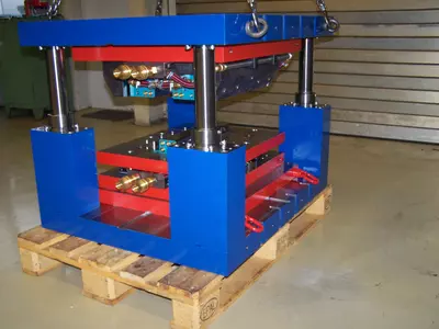 Stanzwerkzeuge, mit und ohne Kühlung