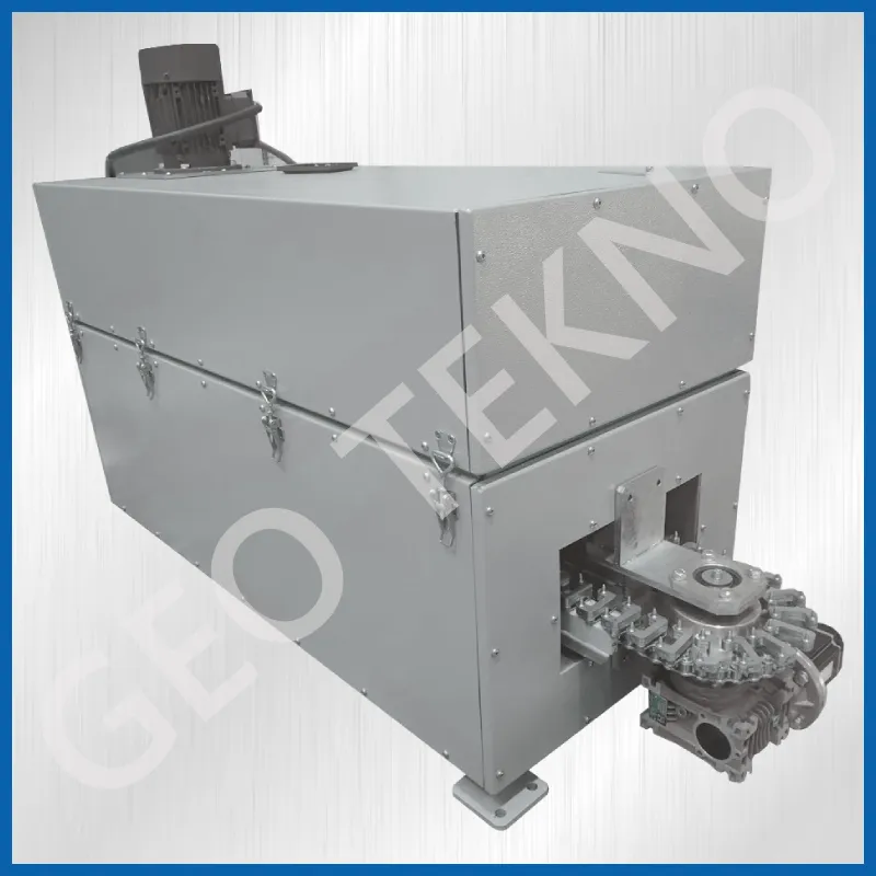 Curing furnace with conveyor