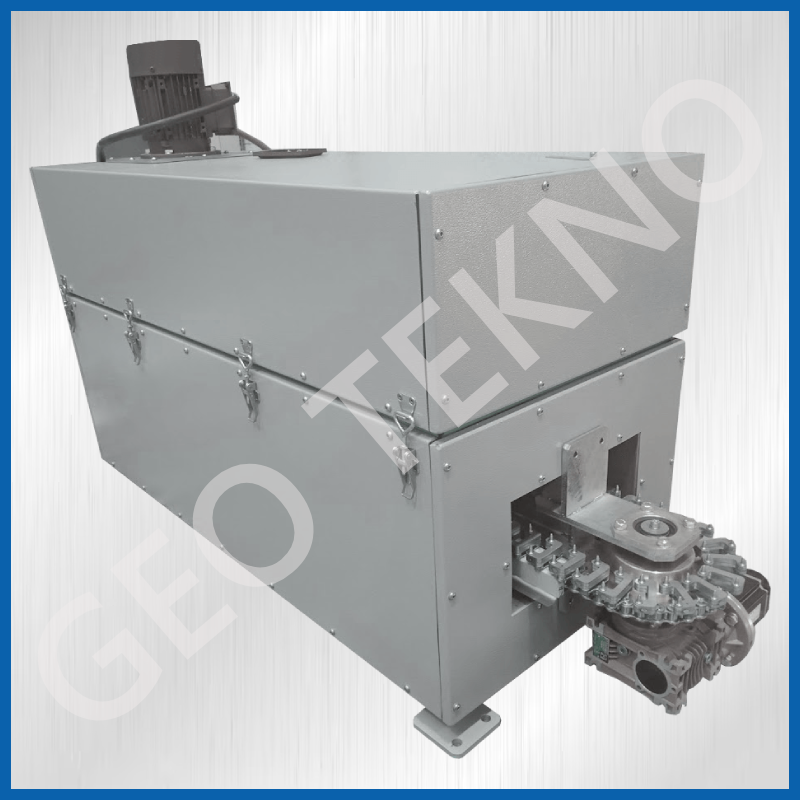 Curing furnace with conveyor