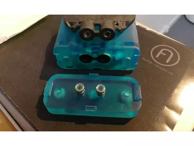 PPA CF30 bracket w. insert-molded threads and 3D-printed mold