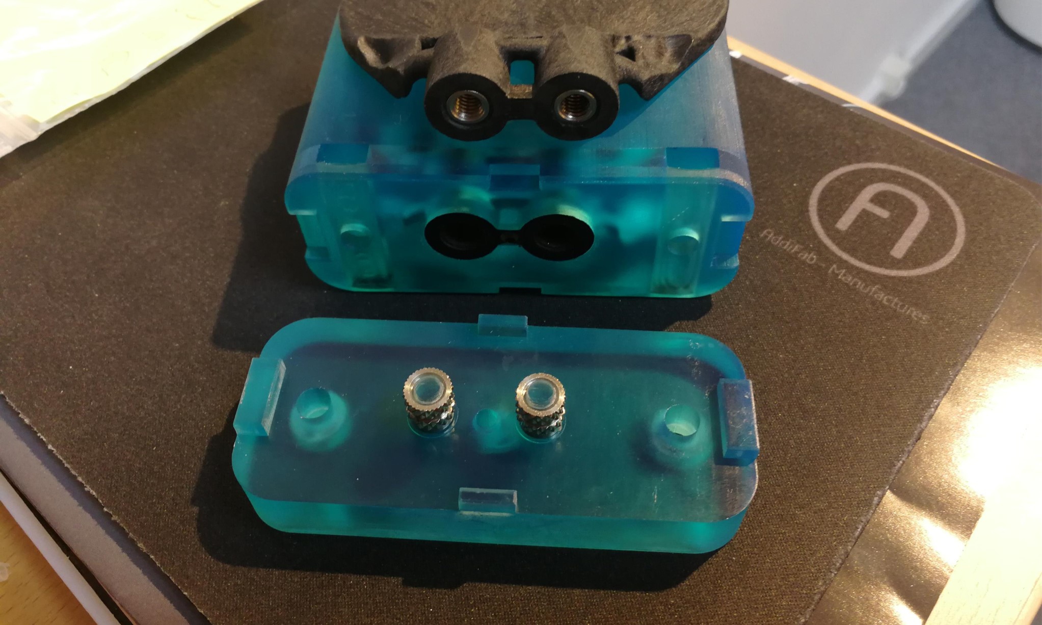 PPA CF30 bracket w. insert-molded threads and 3D-printed mold