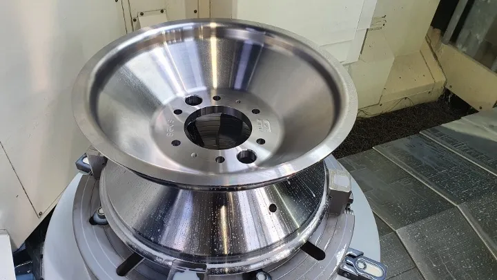 Test wheel for tyre manufacturing company