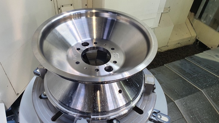 Test wheel for tyre manufacturing company