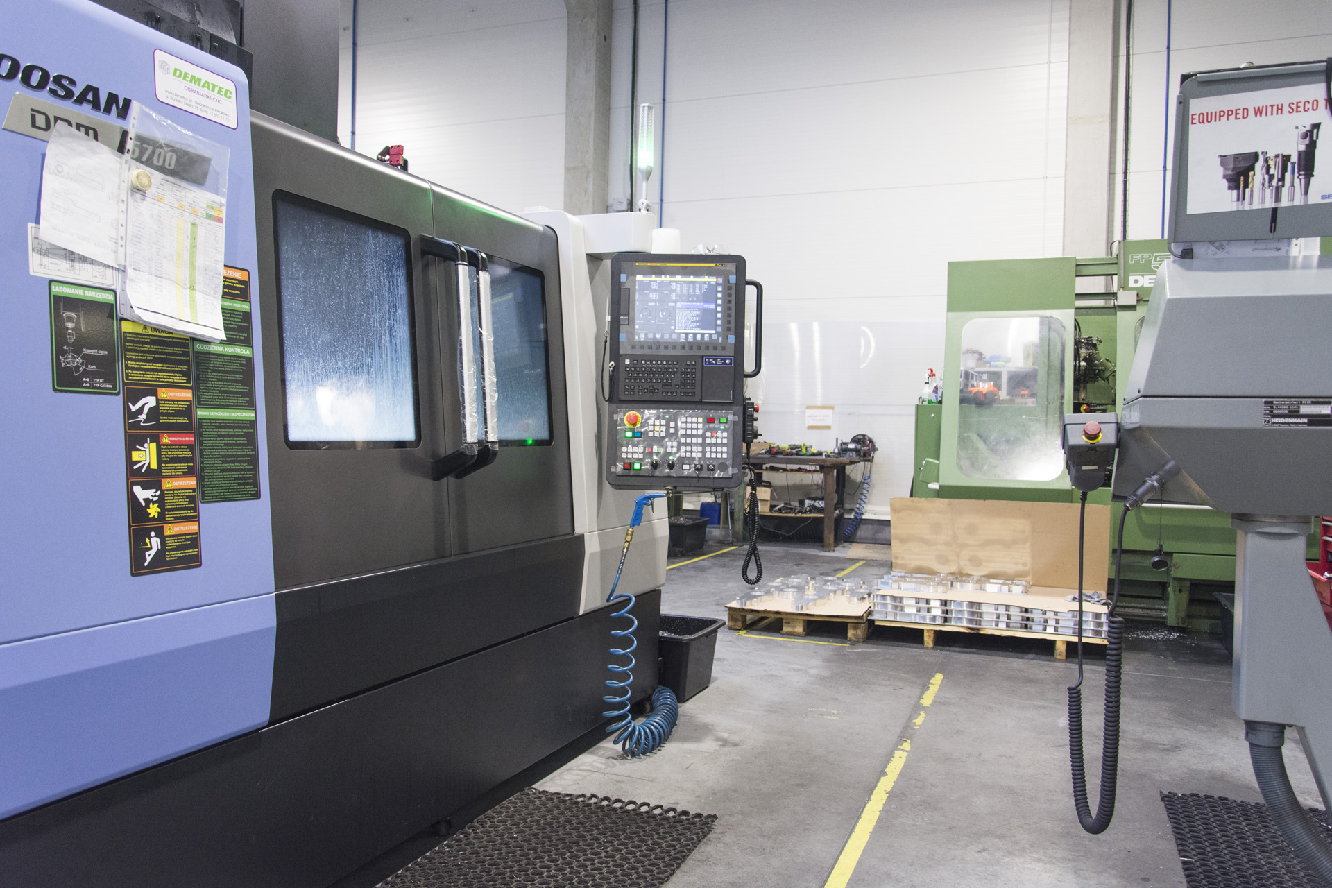 DNM 5700 + 4TH AXIS