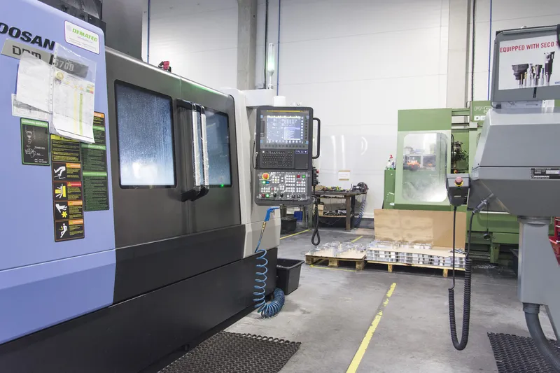 DNM 5700 + 4TH AXIS