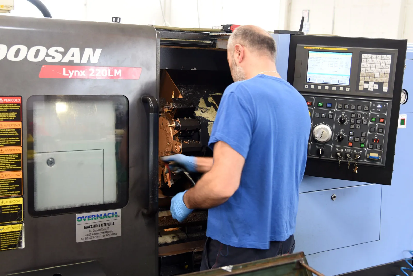 MACCHINA: Tornio a CNC DOOSAN LYNX con caricatore ASMUT