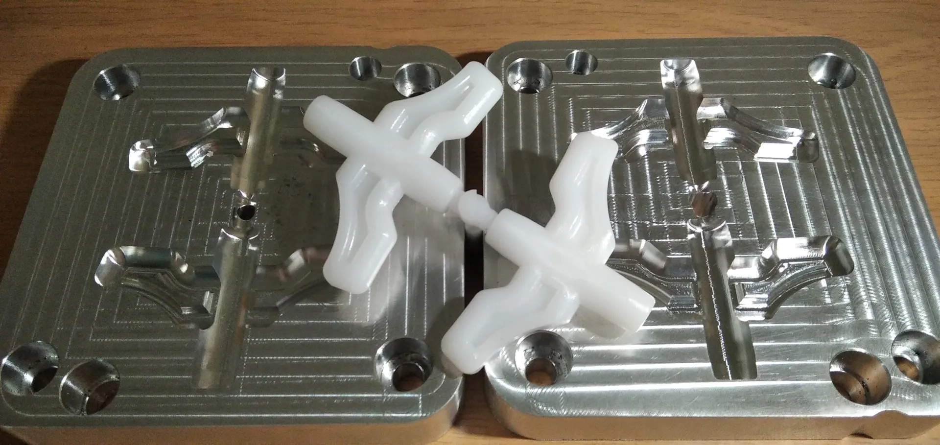 Auslöser 2x - Spritzteil mit Formherstellung