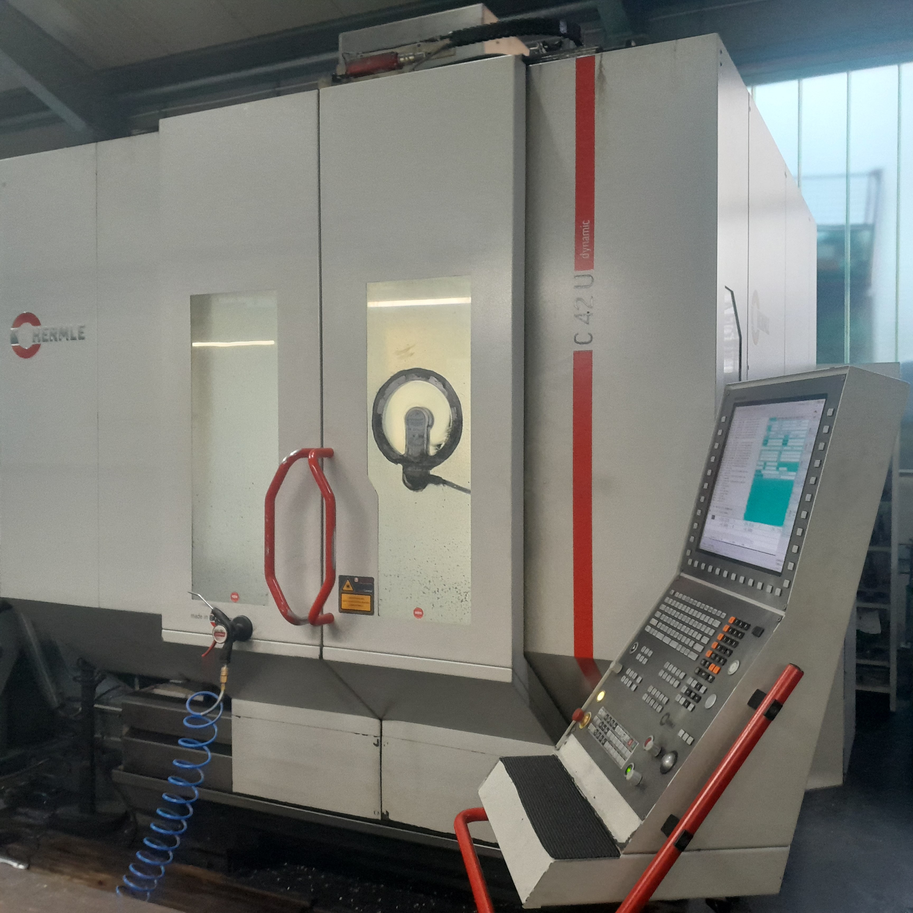 C42 Verfahrweg: X = 800mm; Y = 800mm: Z = 550mm