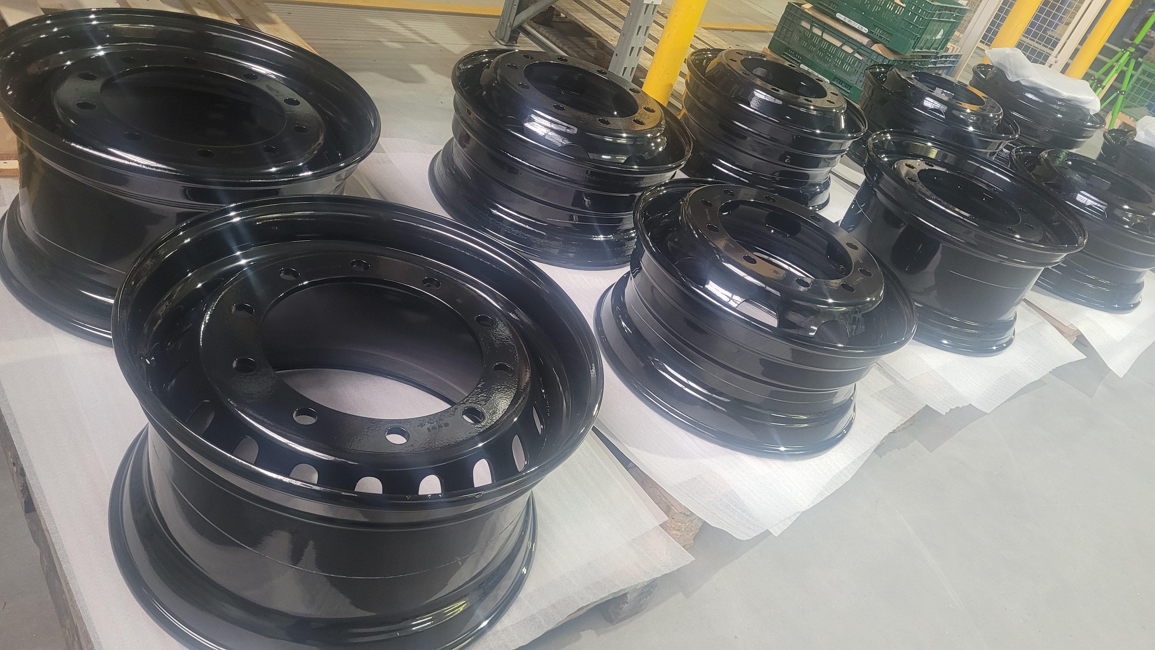 Pulverbeschichtete Stahlfelgen RAL 9005 Glatt Glanz