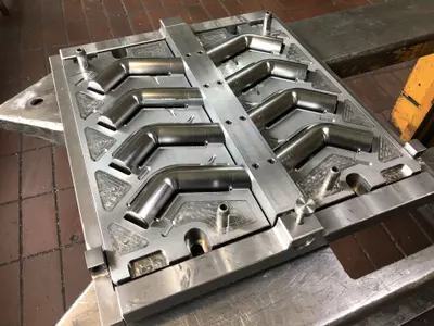 Form für Gummi-Winkelschlauch