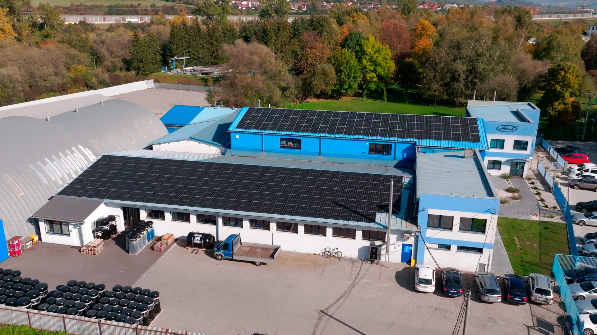 Fotovoltaic panels on warehouse