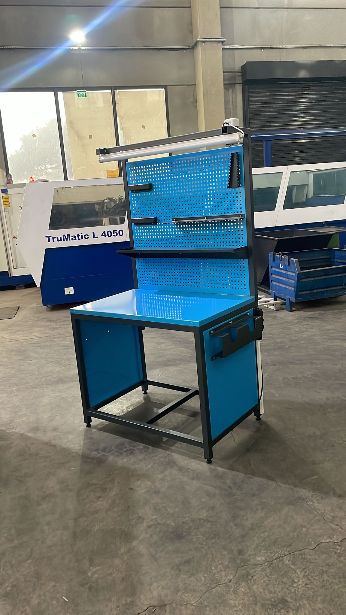 ASSEMBLY DESK
