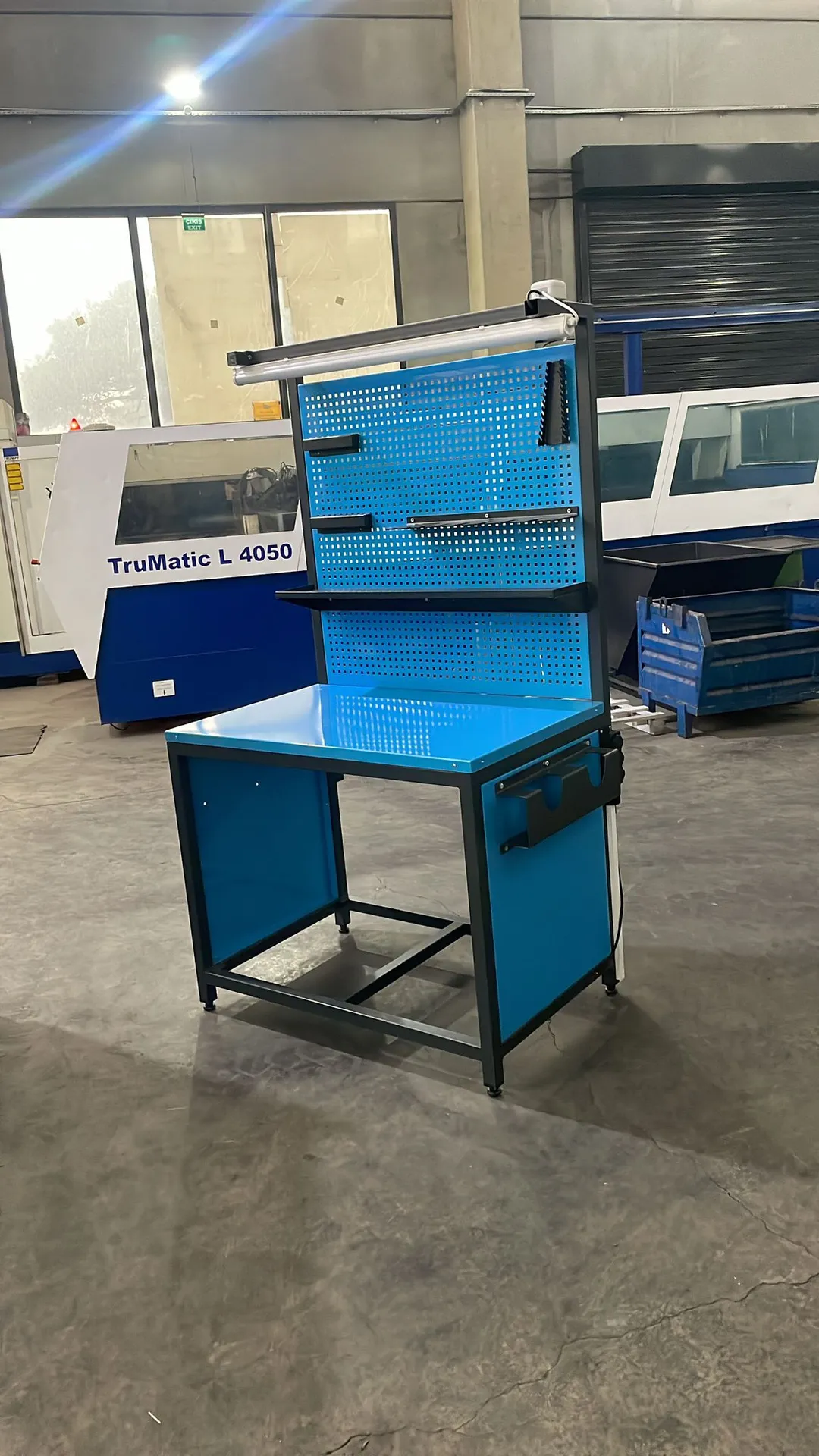 ASSEMBLY DESK