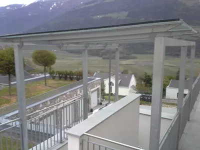 Geländer mit Überdachung