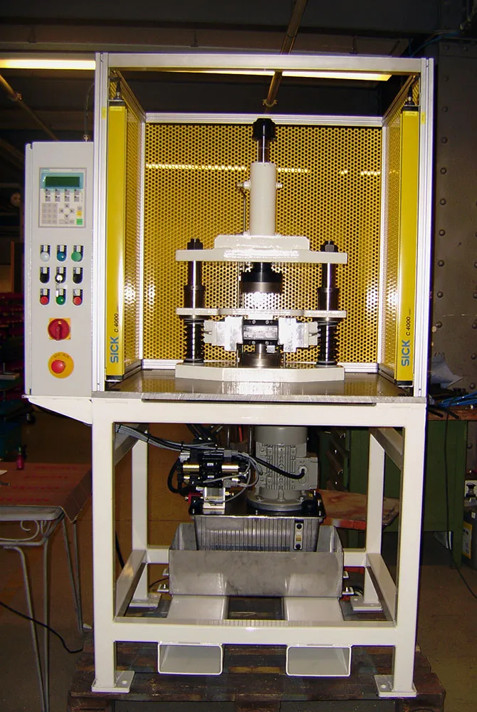Hydraulische Presse mit Elektrosteuerung