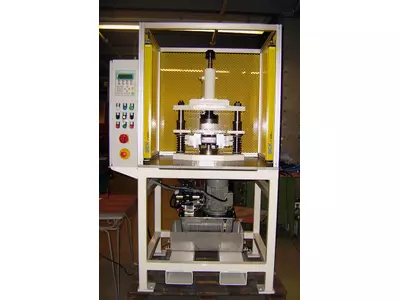 Hydraulische Presse mit Elektrosteuerung