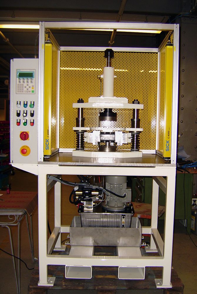 Hydraulische Presse mit Elektrosteuerung