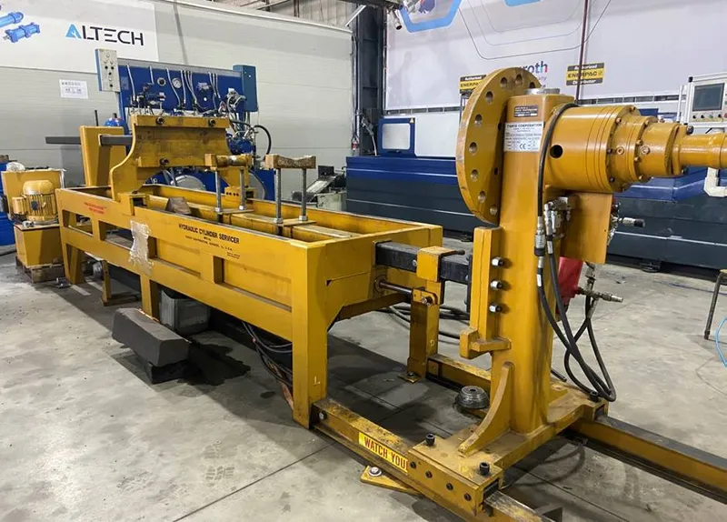 Machine for assembly and disassembly of cylinders