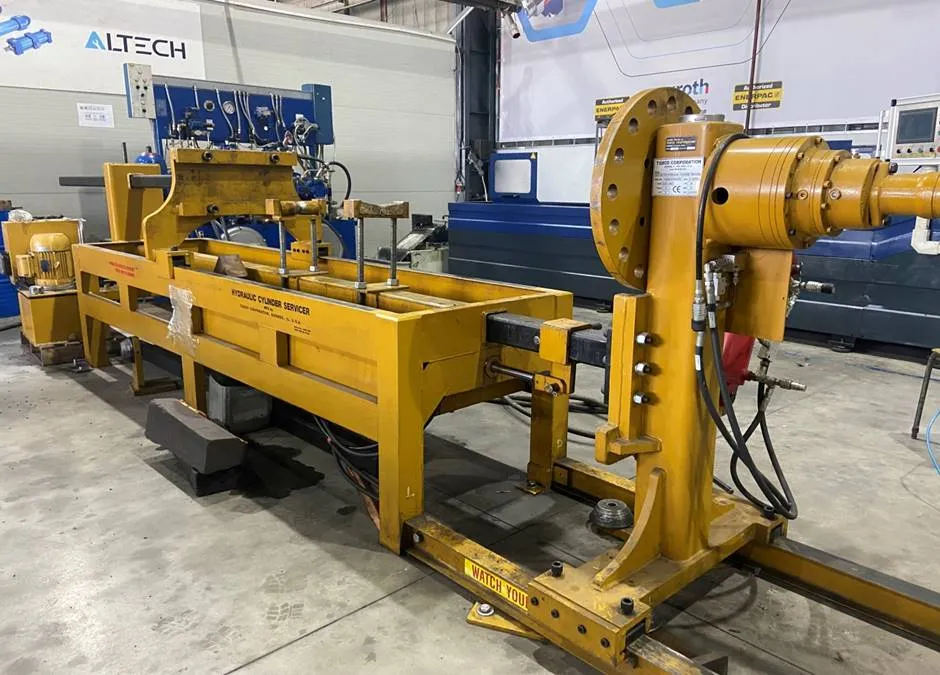 Machine for assembly and disassembly of cylinders