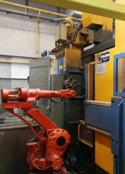 Die casting machine + robot