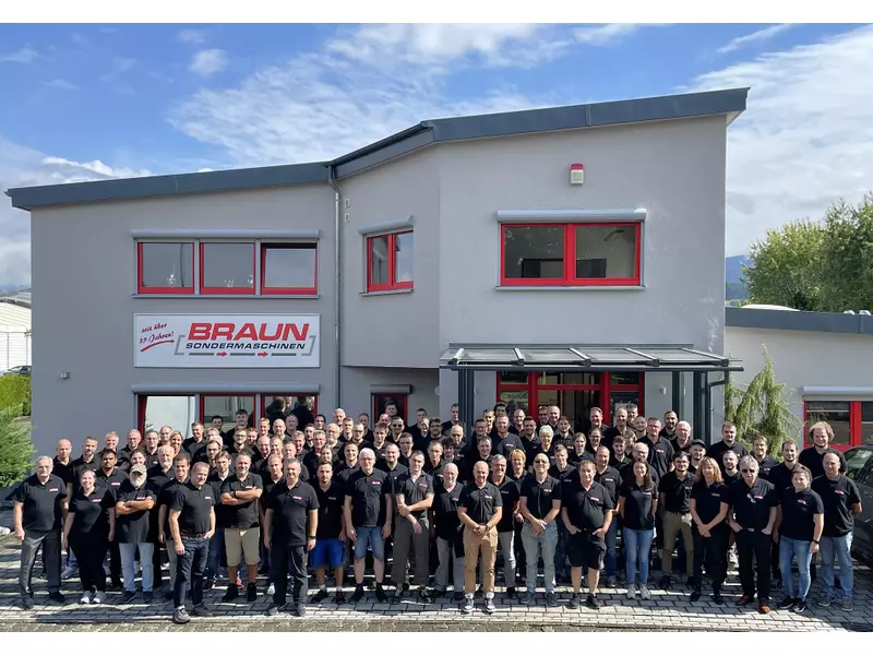 gruppenfoto_braun_sondermaschinen_gmbh_2022.webp