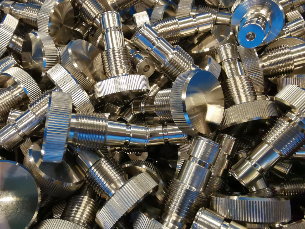 Schraube vernickelt