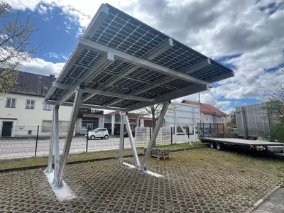 Solarcarport aus Aluminiumprofilen