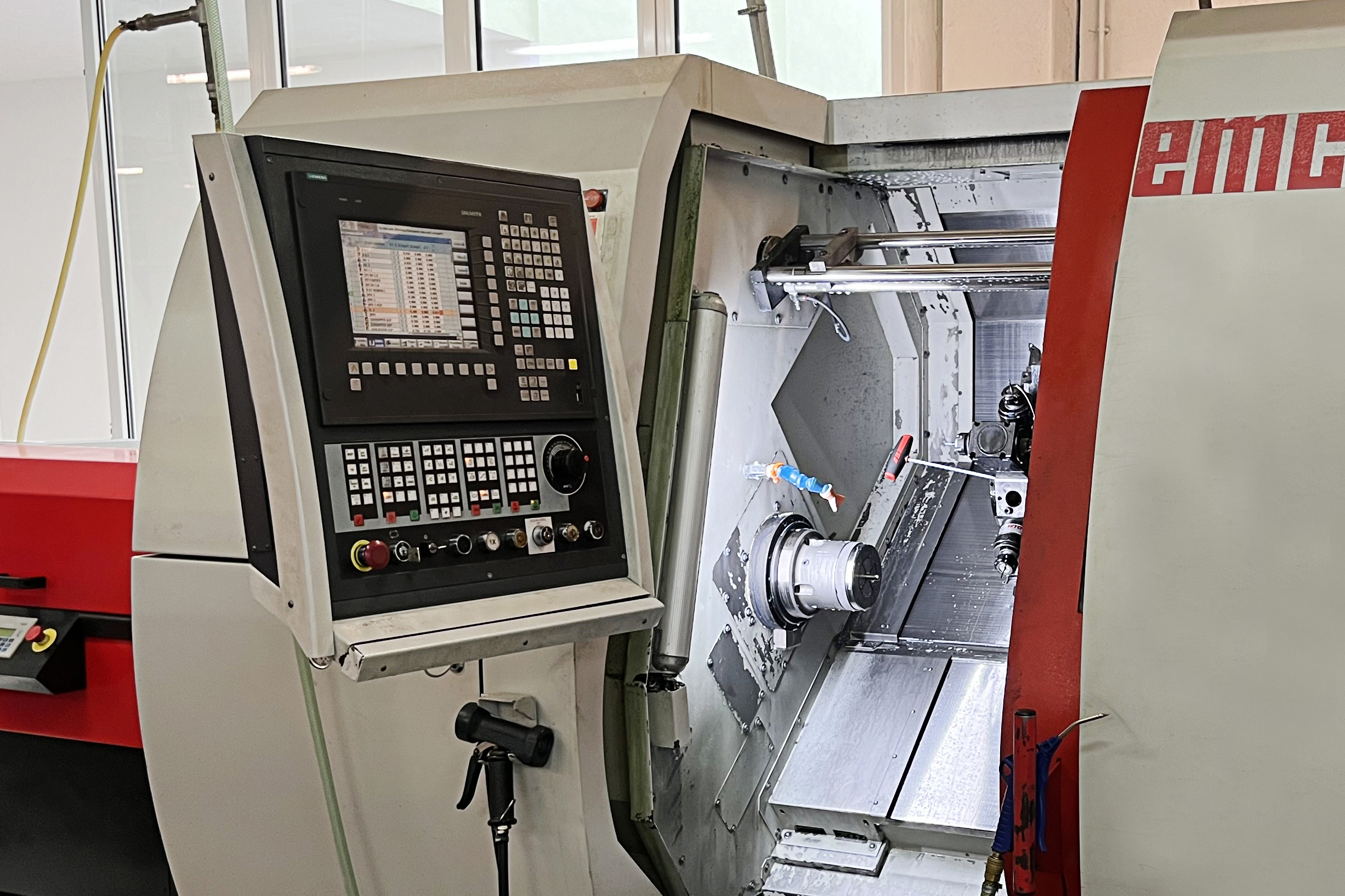 EMCO Maxxturn 65 - CNC-Drehmaschine