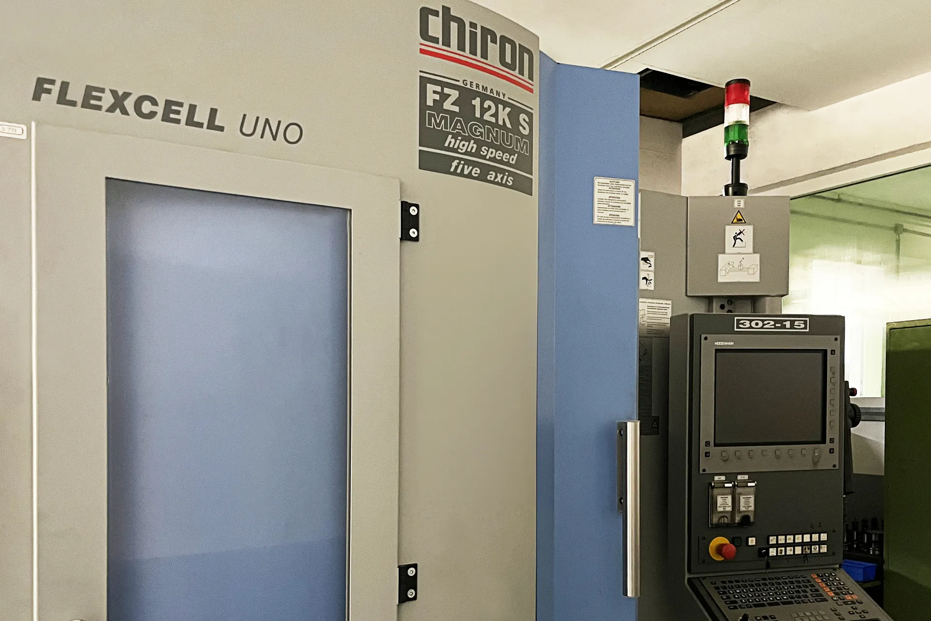 CHIRON FZ 12K S - 5-Achsfräszentrum mit Roboterbestückung