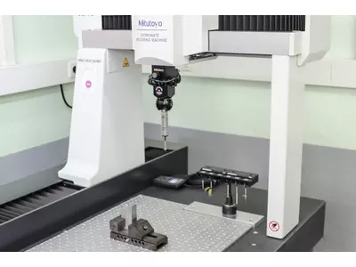 Mitutoyo Crysta Apex - 3D Messmaschine