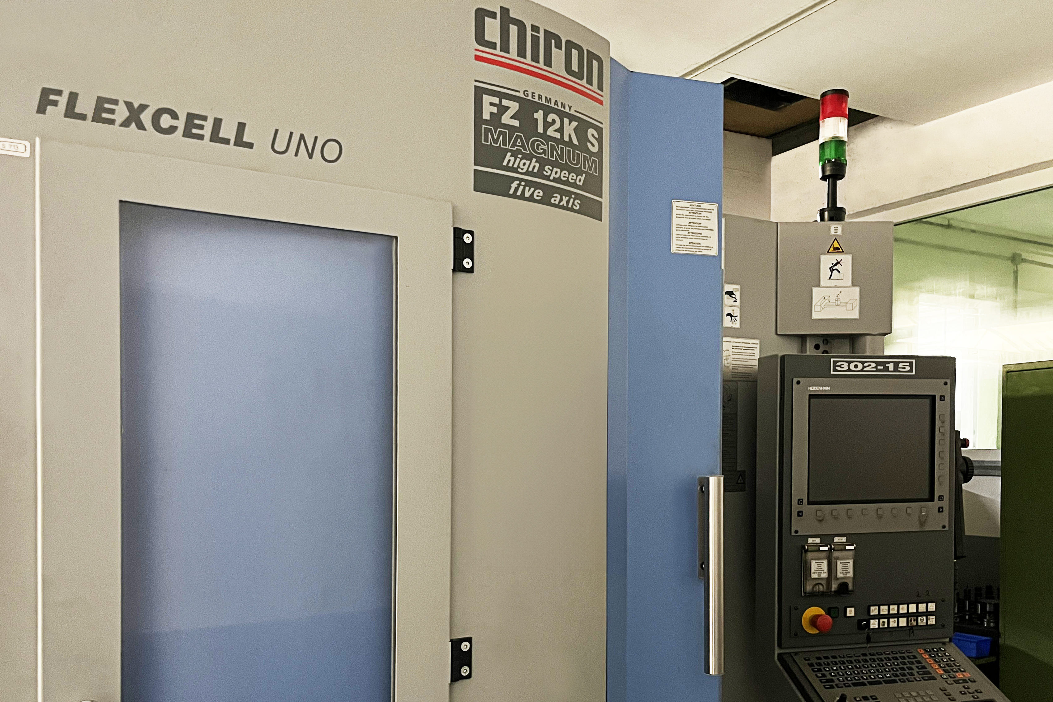 CHIRON FZ 12K S - 5-Achsfräszentrum mit Roboterbestückung