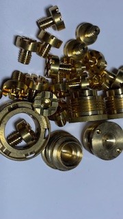 componenti torniti fresati forati filettati brocciati
