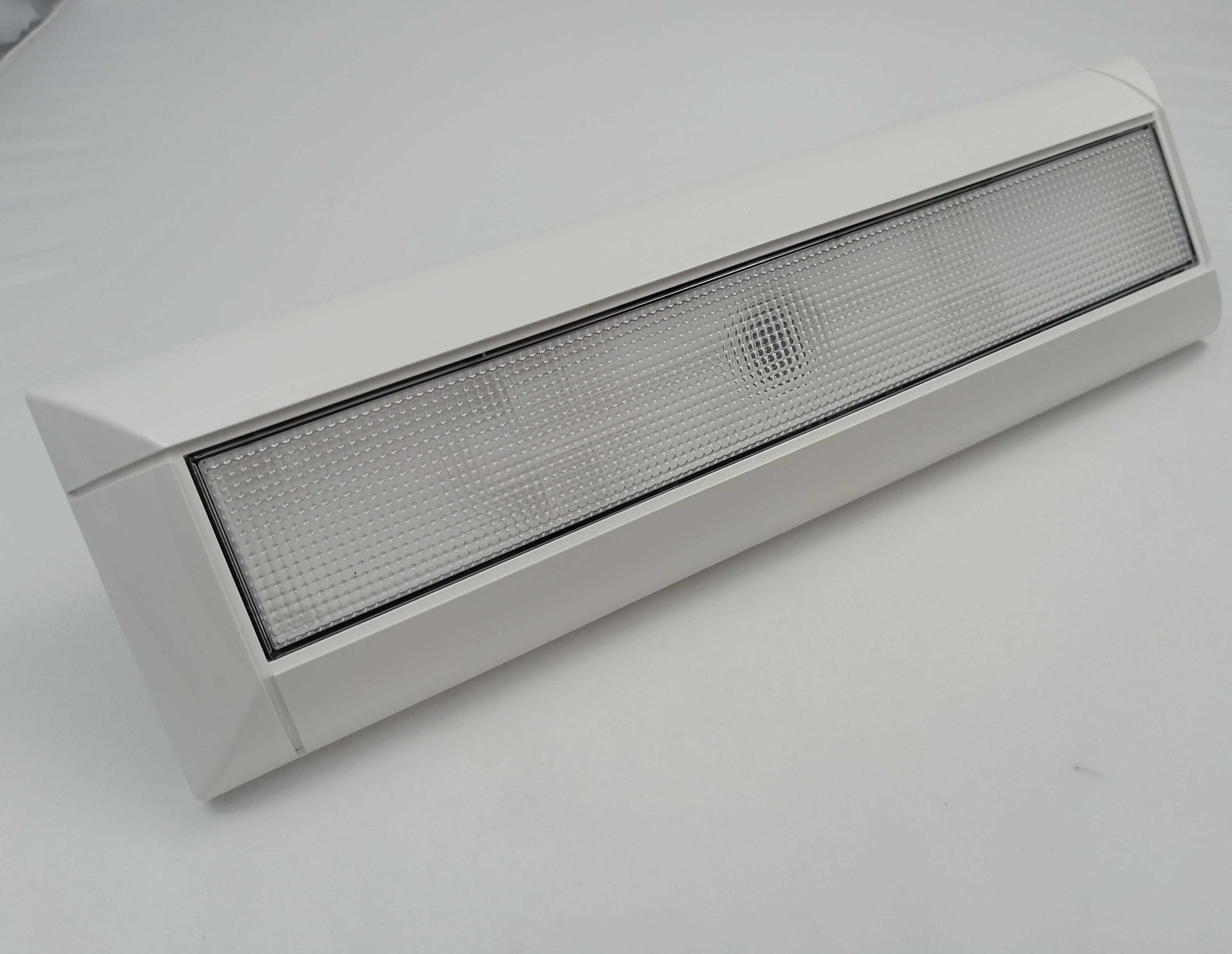 LED Lighting system for swimming pools